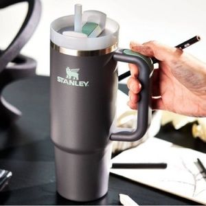 Stanley 30 oz Quencher Flow State Tumbler - Charcoal. NWT.